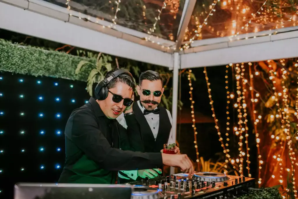 DJ